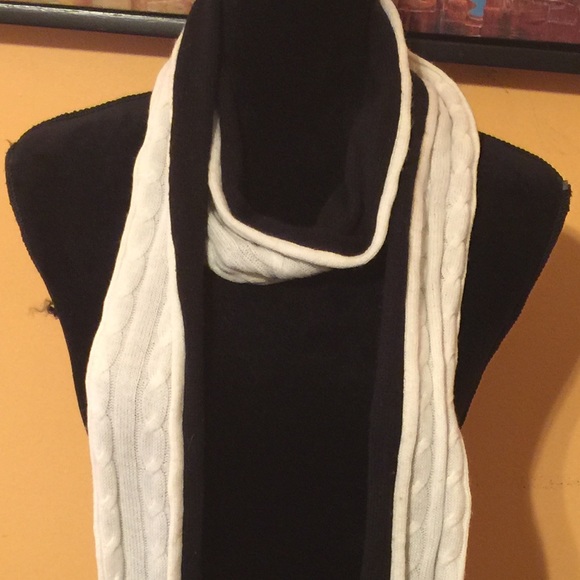 Xtra Long Blk & Wht Reversible Scarf🧣 - Picture 5 of 15